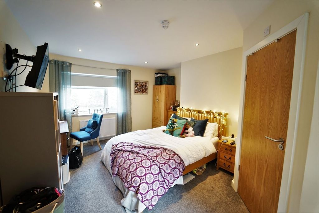 Property photo 3 of 8 Picture No. 05