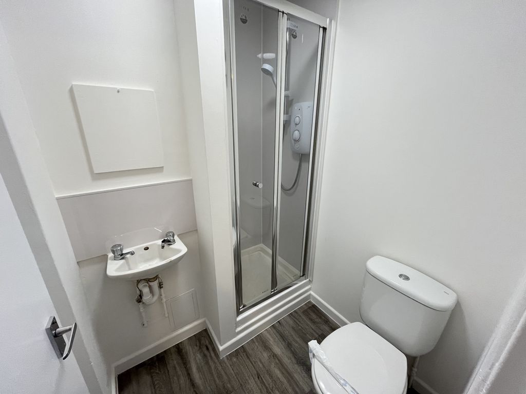 Property photo 2 of 11 F1 Bathroom 2