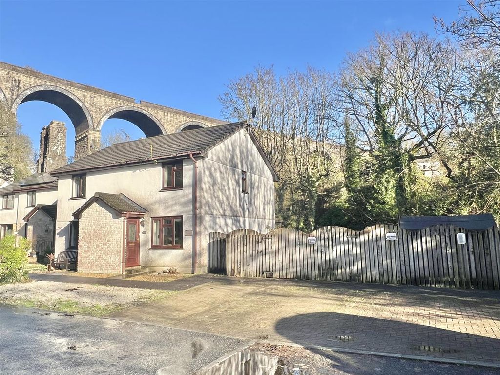 Property photo 1 of 19 Front