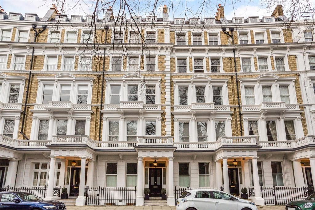 Property photo 3 of 17 63241_Flat 2, 30 Courtfield Gardens London  (2).Jp