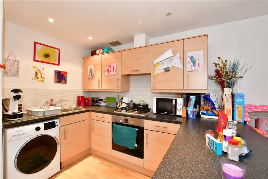 Property photo 1 of 10 Kitchen