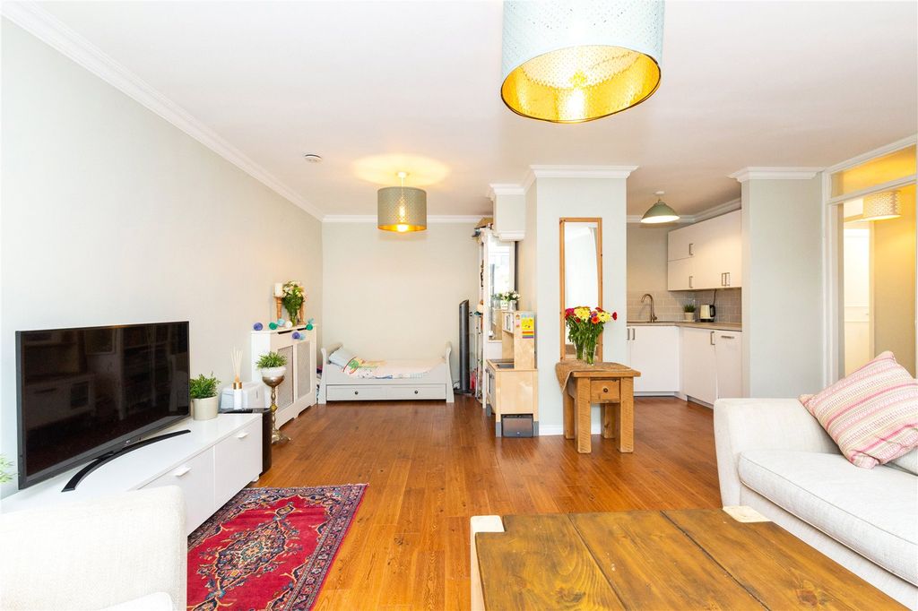 Property photo 1 of 9 Living Room 3