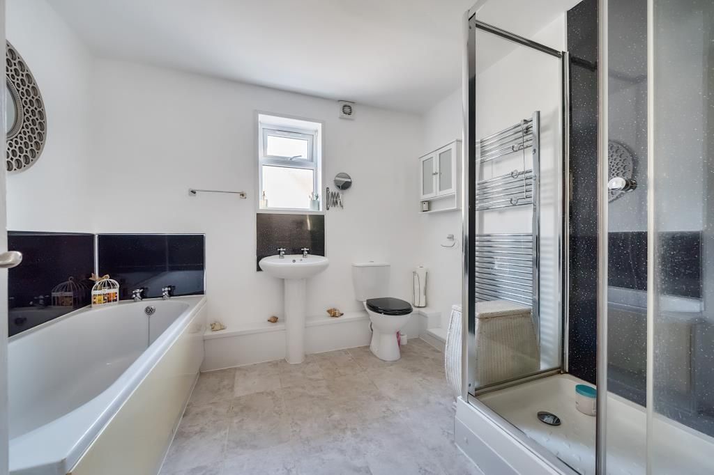 Property photo 3 of 21 Bathroom