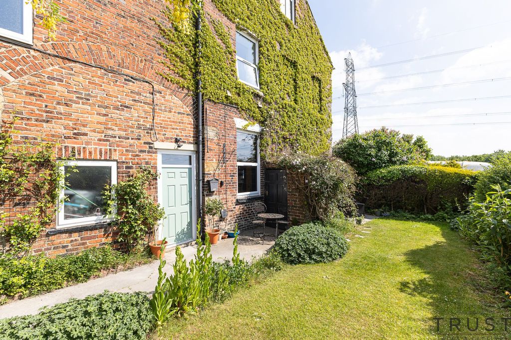 Property photo 2 of 41