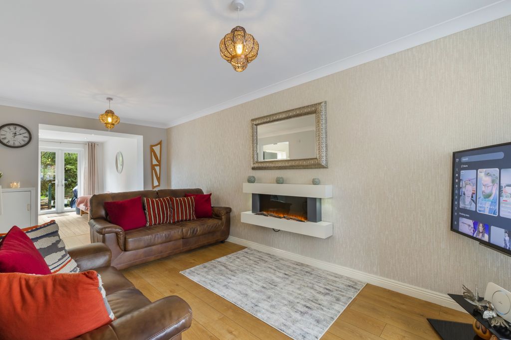 Property photo 2 of 31