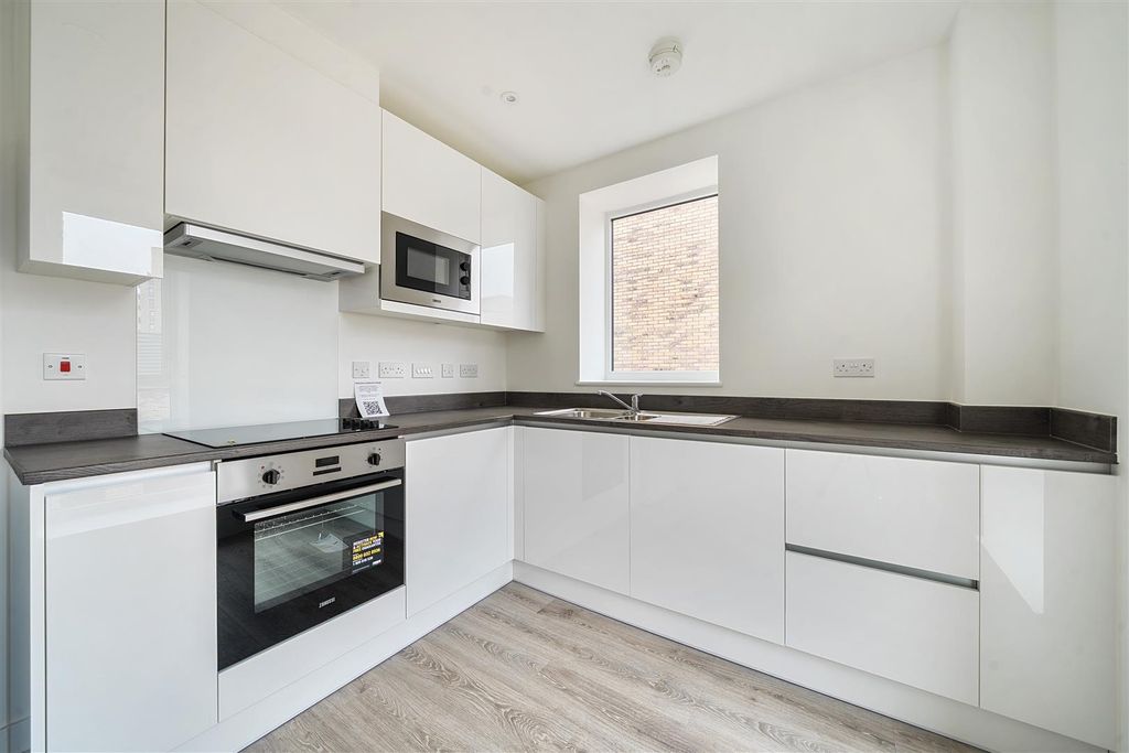 Property photo 2 of 14 1333342-7-6890B2B65d0Fb.Jpg