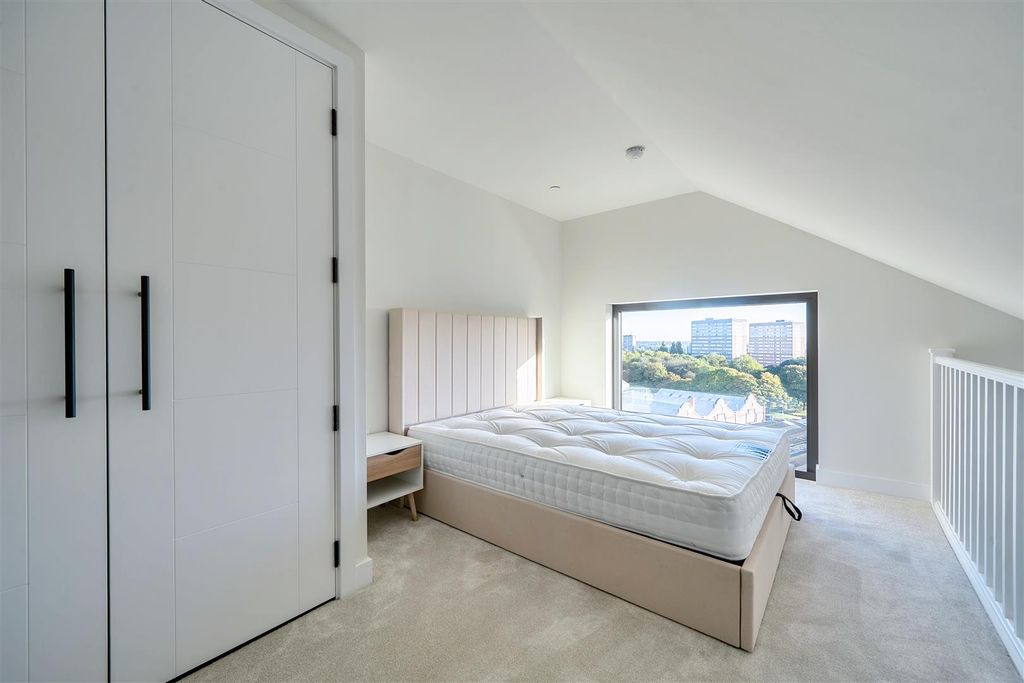 Property photo 3 of 29 Bedroom