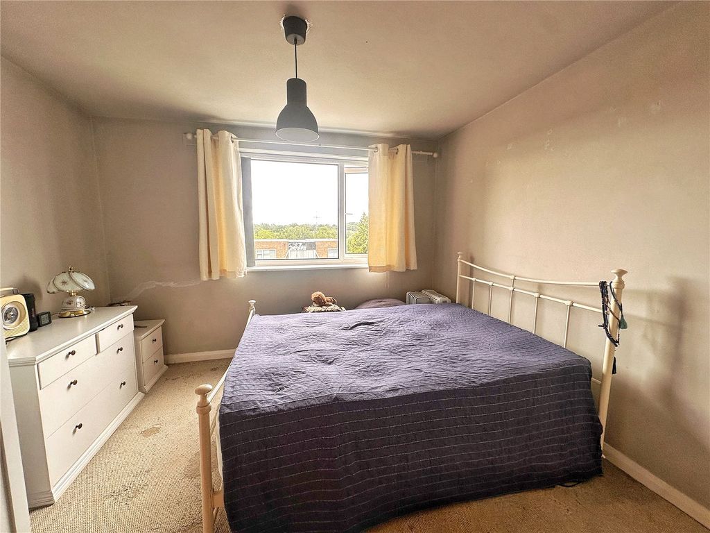 Property photo 2 of 9 Bedroom