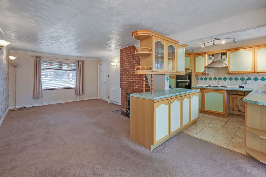 Property photo 2 of 18 4794273