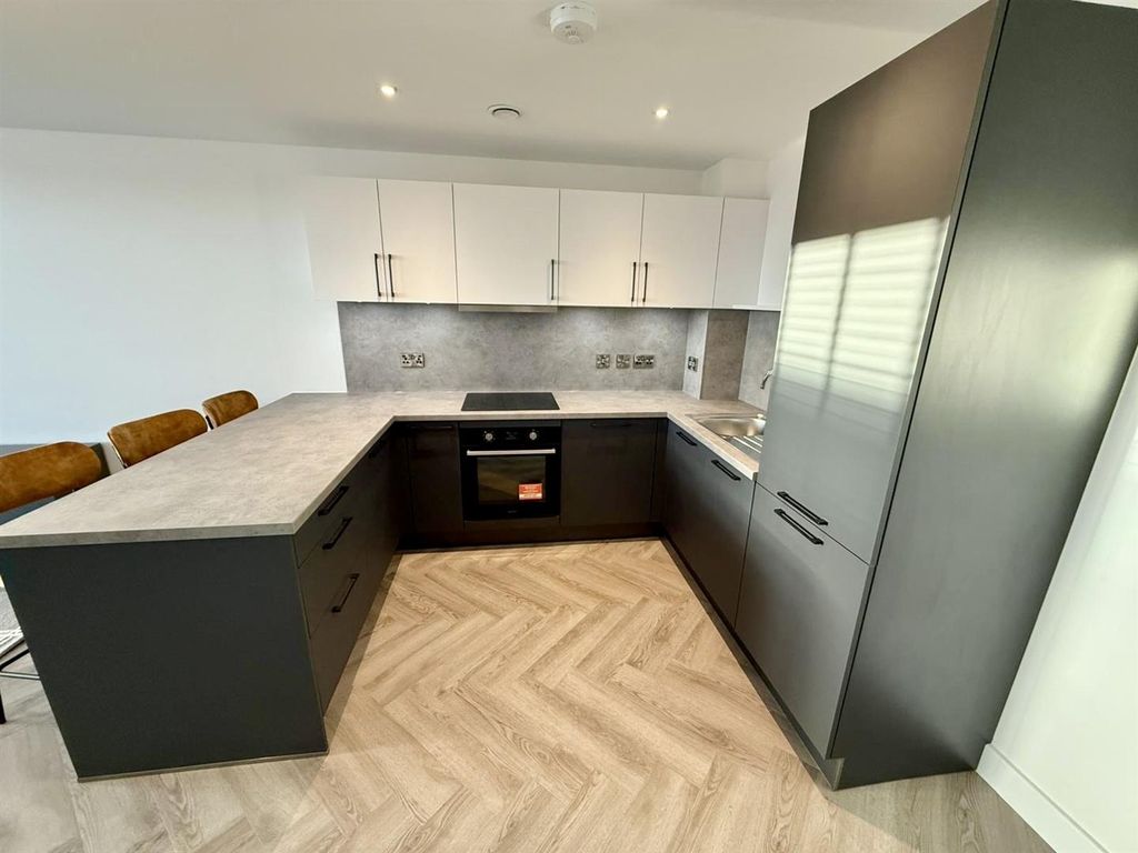 Property photo 3 of 8 Kitchen