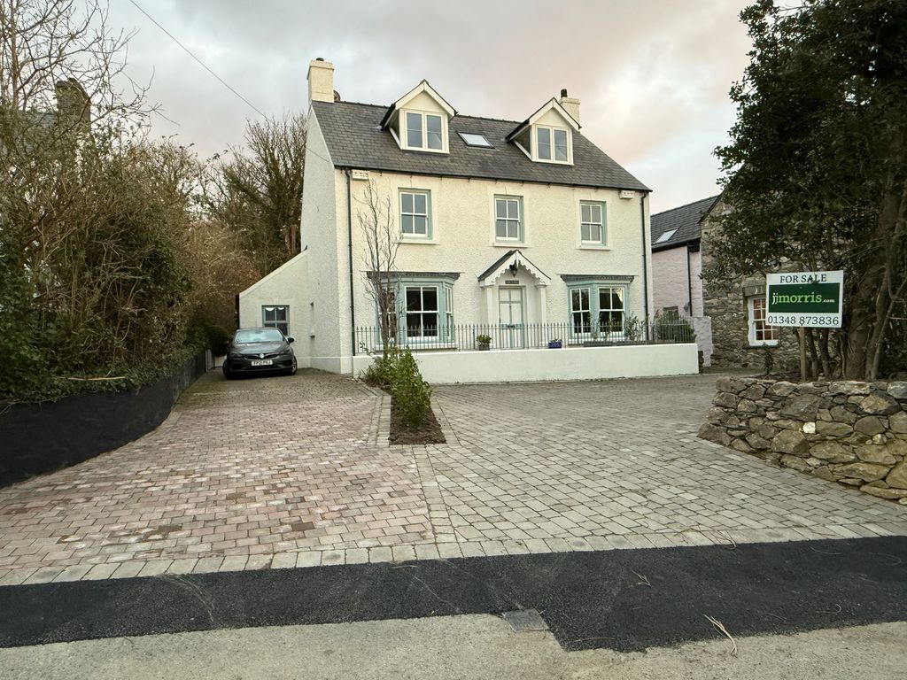 Property photo 1 of 58 Llys Y Coed