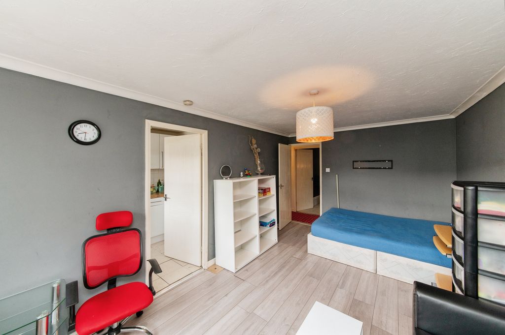 Property photo 3 of 12