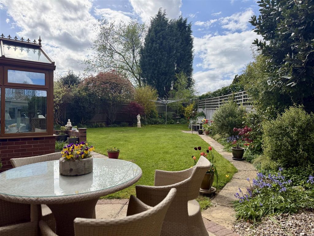 Property photo 2 of 28