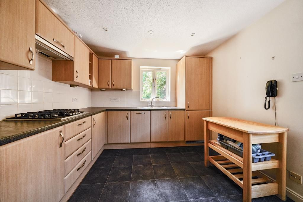 Property photo 3 of 19 Kitchen