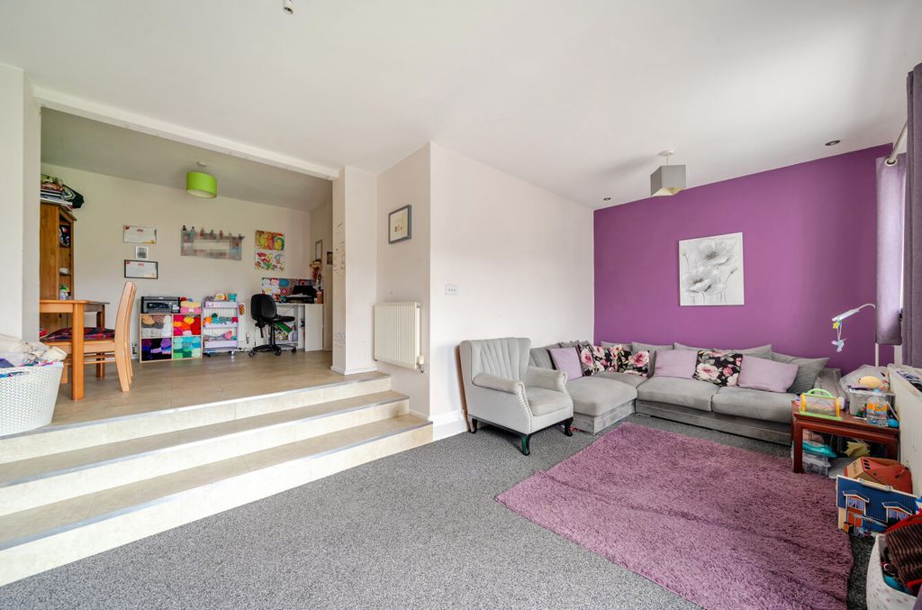 Property photo 3 of 9 1421467-9-69Aebd1...