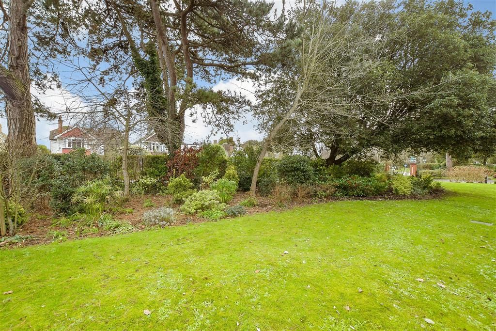 Property photo 2 of 13 Communal Gardens