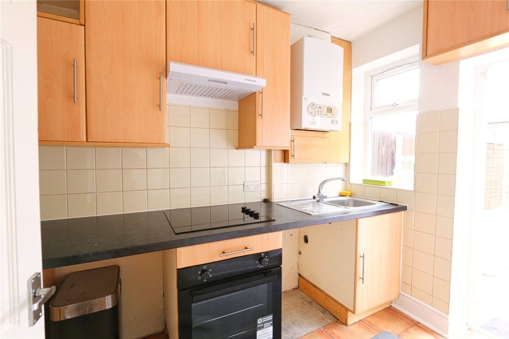 Property photo 3 of 8 Kitchen