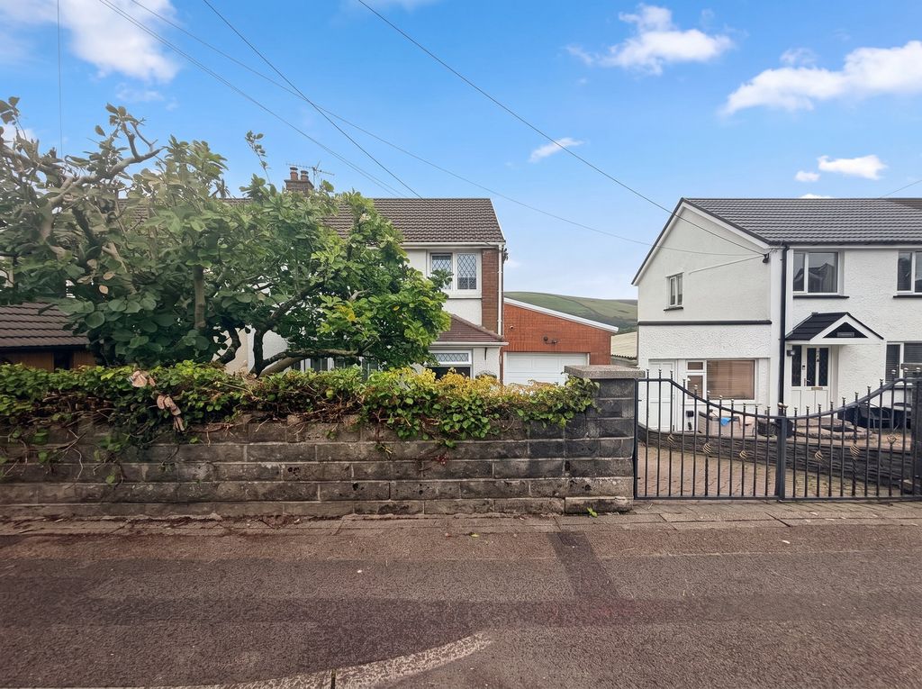 Property photo 2 of 43