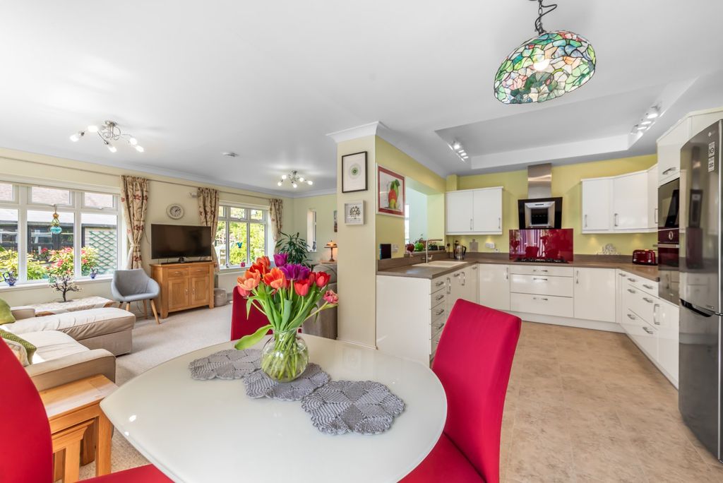 Property photo 3 of 33 Picture No. 10