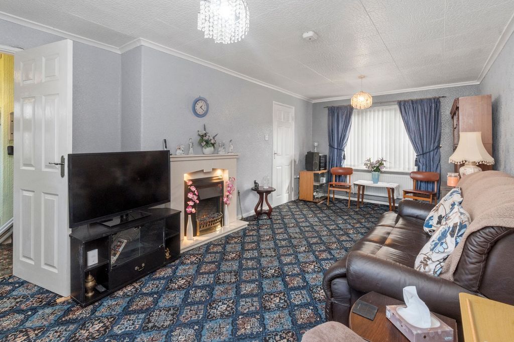 Property photo 2 of 27