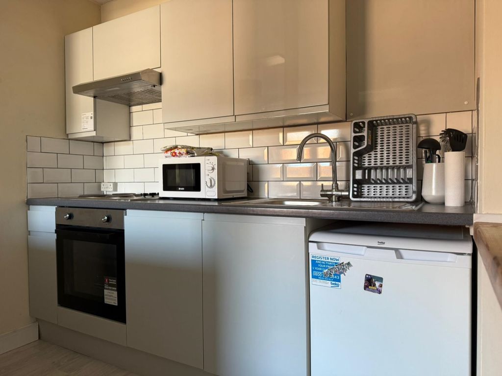 Property photo 3 of 6 Kitchen