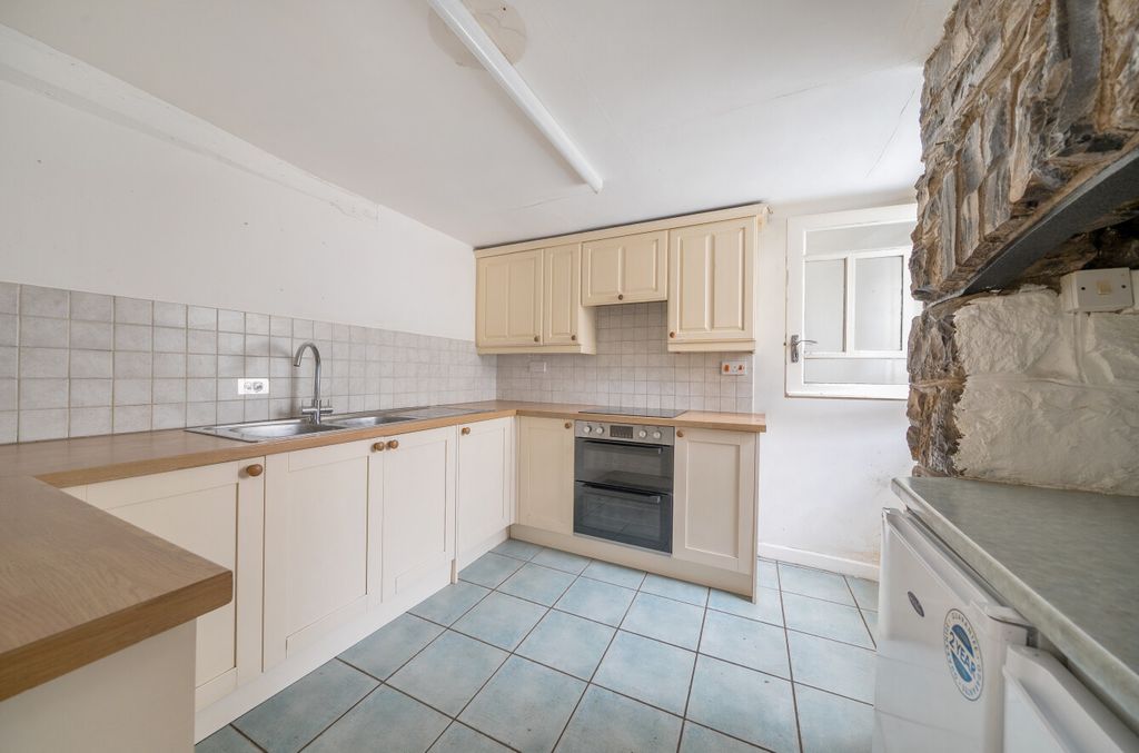 Property photo 3 of 21 Bampton, Seddons