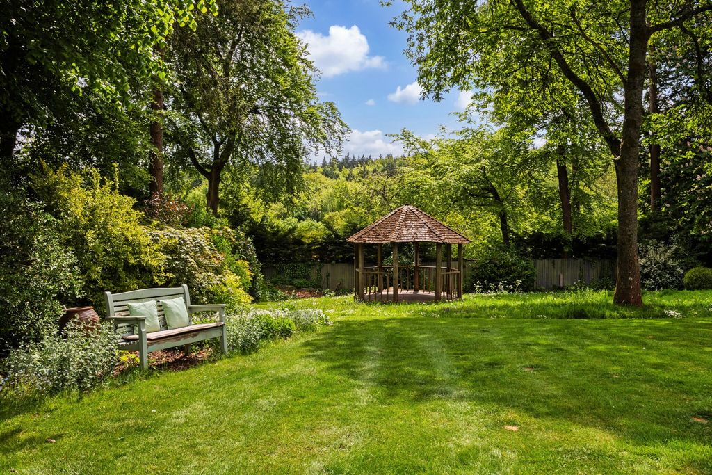 Property photo 2 of 25
