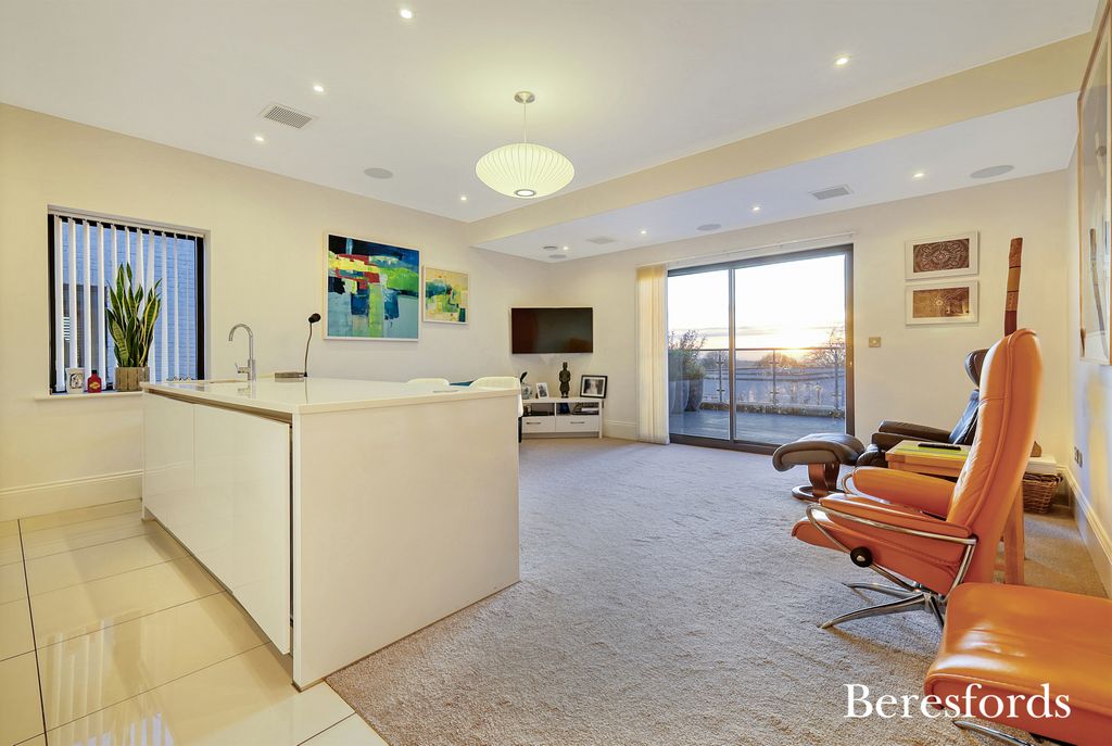 Property photo 2 of 20 Picture No. 04