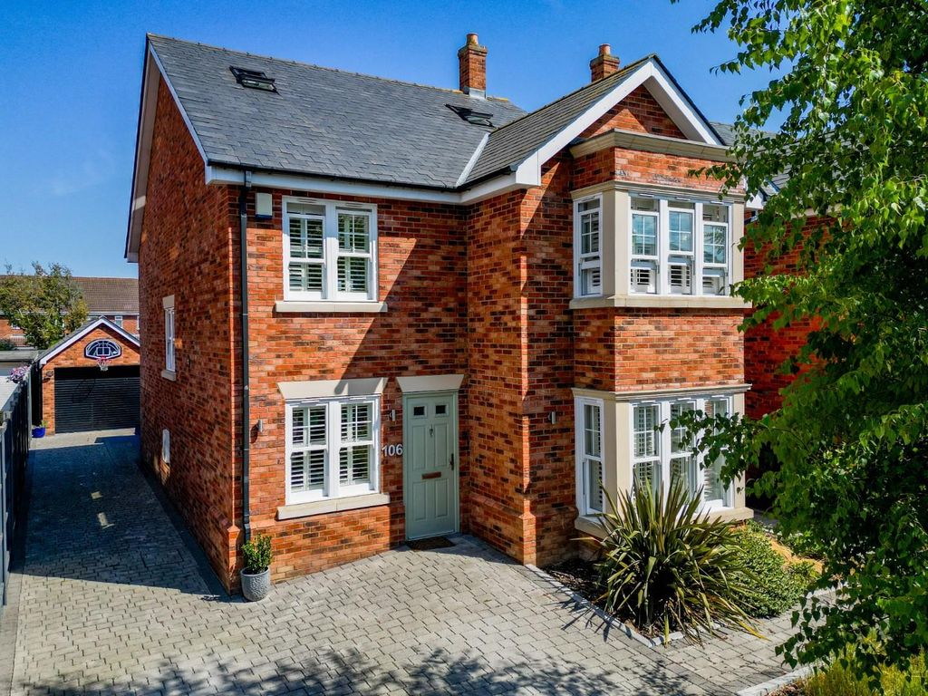 Property photo 1 of 32