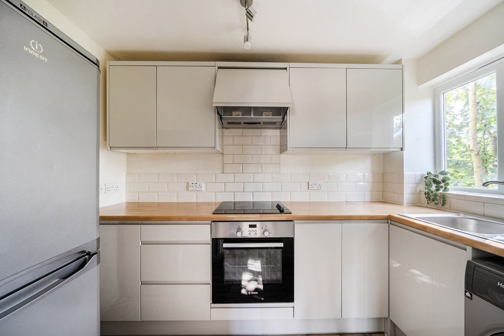 Property photo 2 of 17 Kitchen