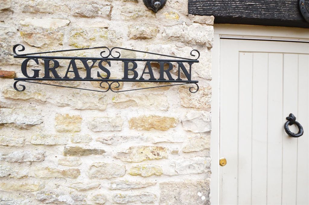 Property photo 2 of 33