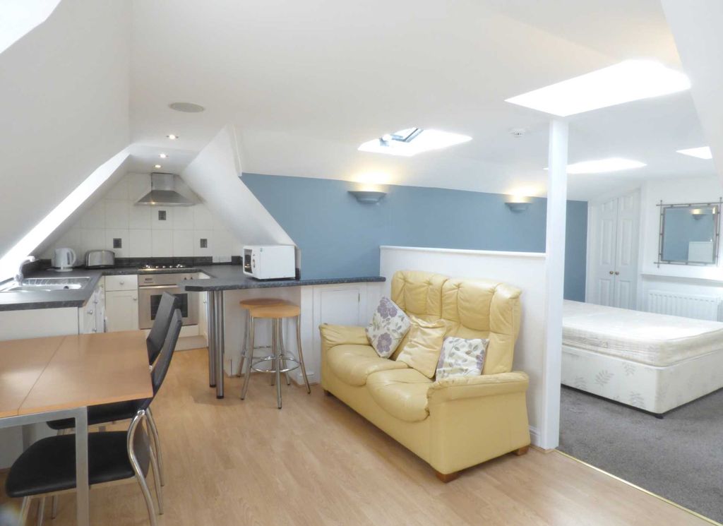 Property photo 3 of 6