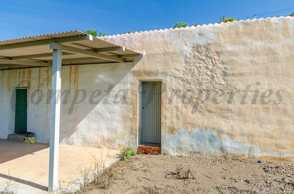 Property photo 2 of 13