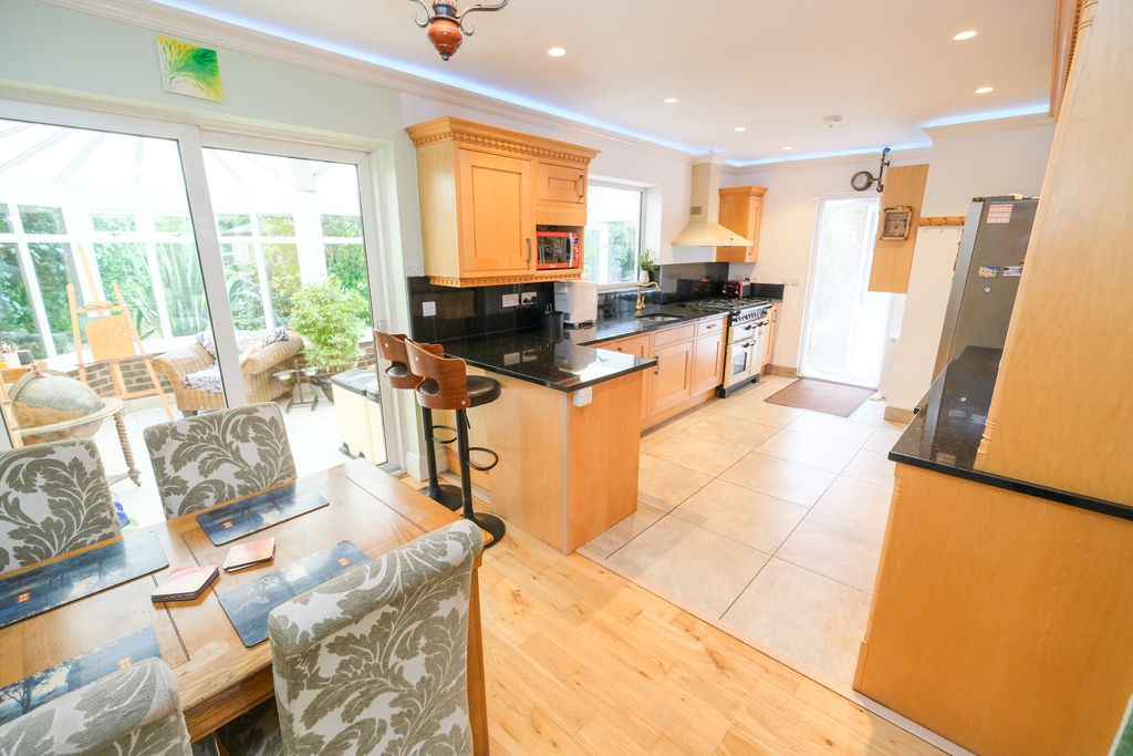 Property photo 2 of 21