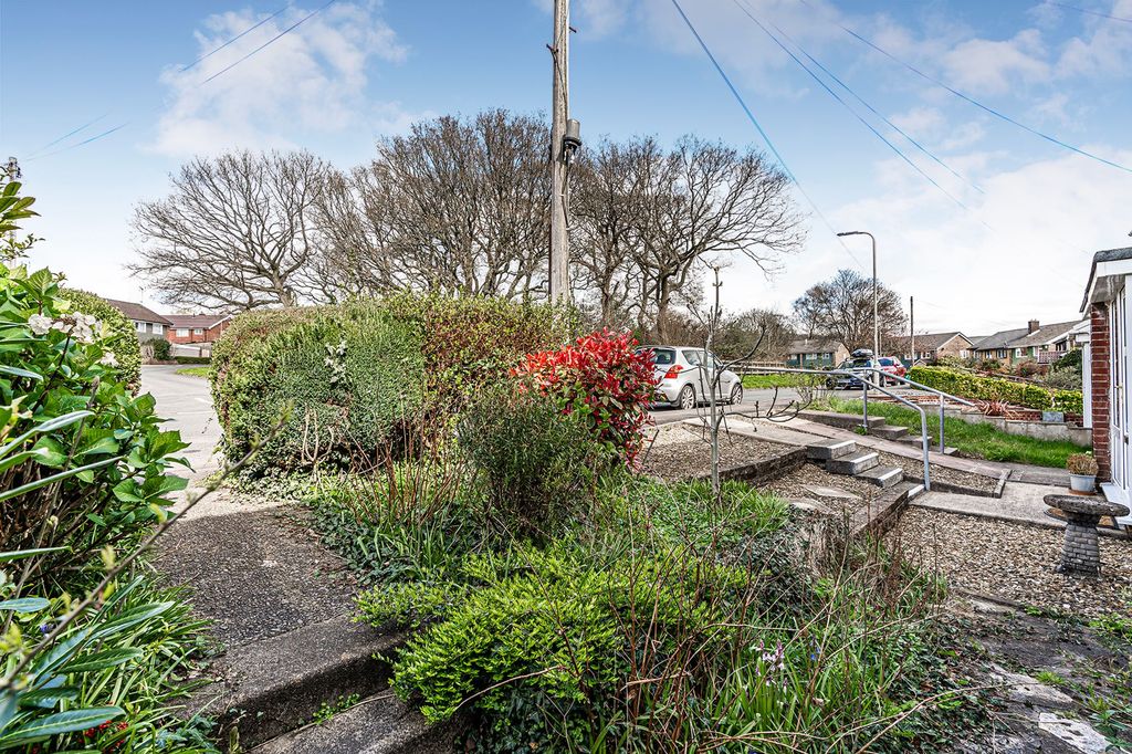 Property photo 2 of 27