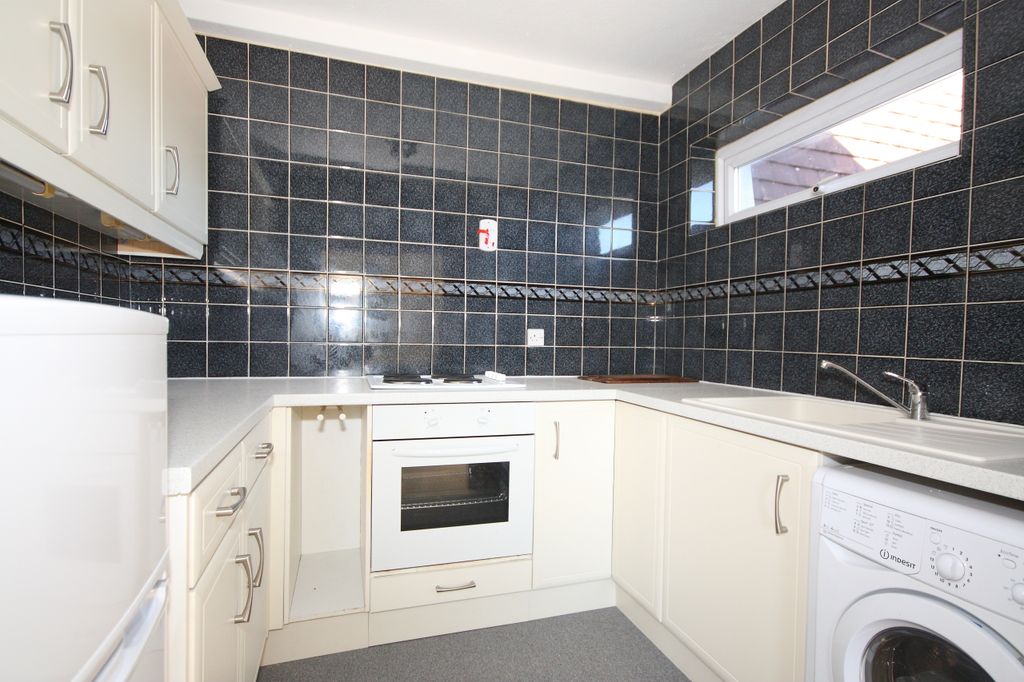 Property photo 3 of 5 Kitchen