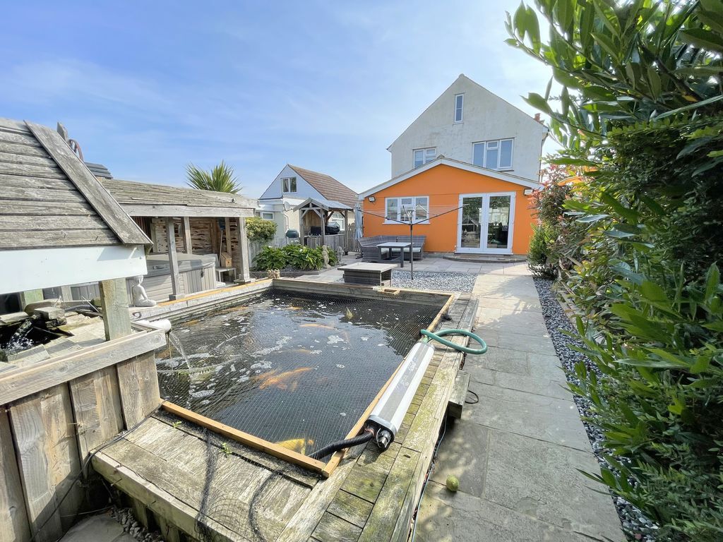 Property photo 2 of 24 Merrilees Crescent