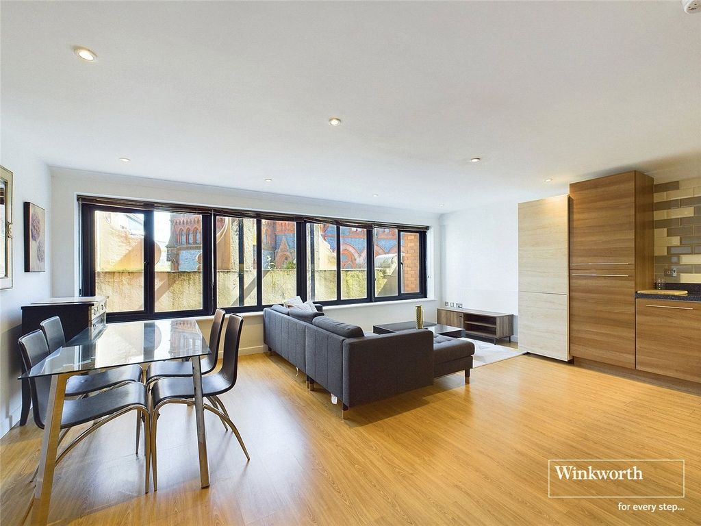 Property photo 2 of 8 Picture No. 16