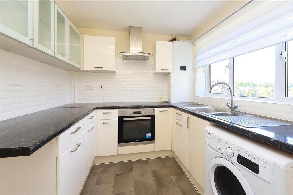 Property photo 3 of 9 Kitchen