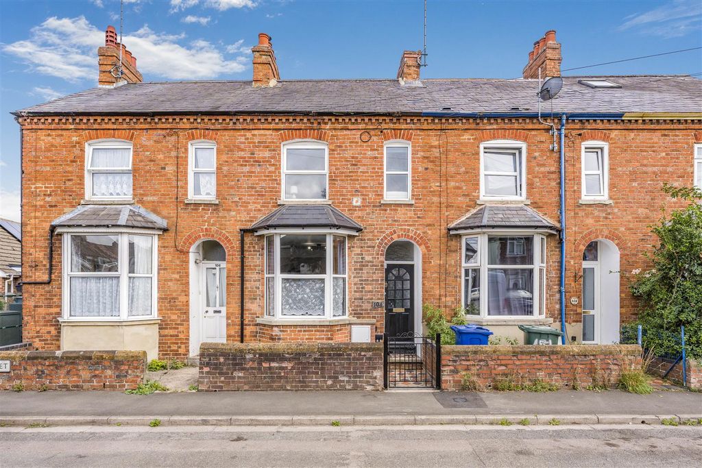 Property photo 1 of 15 104 West Street, Banbury-1.Jpg