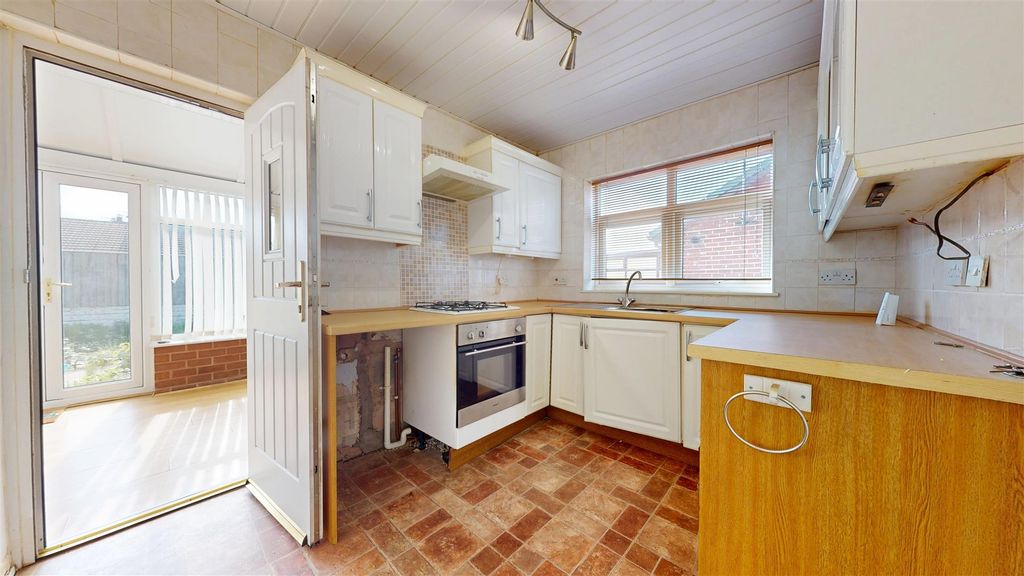 Property photo 3 of 21 Wells Avenue Kitchen