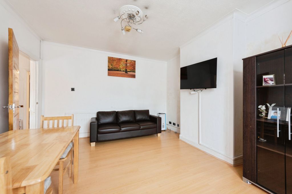 Property photo 3 of 19 Whitton13Of32