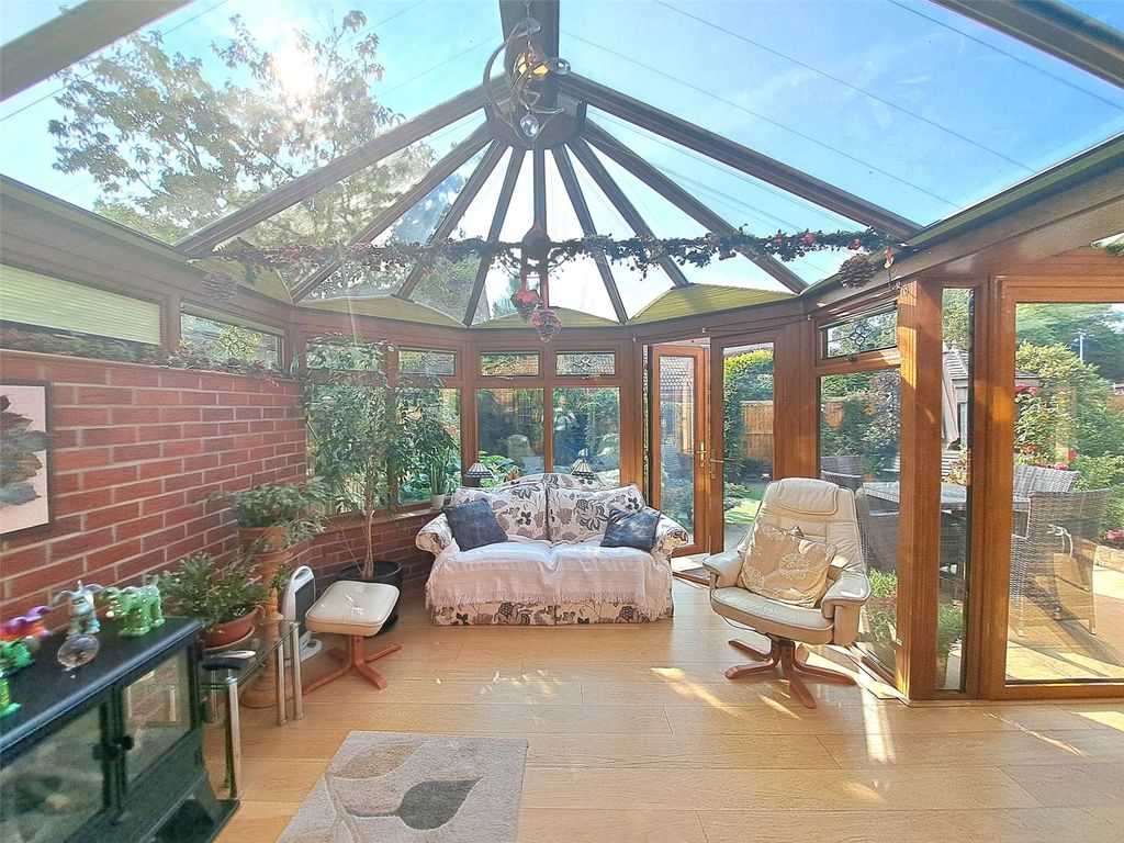 Property photo 2 of 32 Picture No. 31