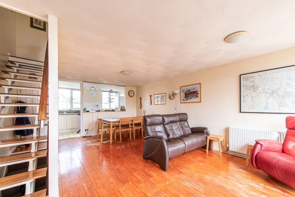 Property photo 2 of 17 3993032