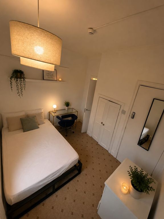 Property photo 1 of 10 Room 5- £850 Available 01/08/2026
