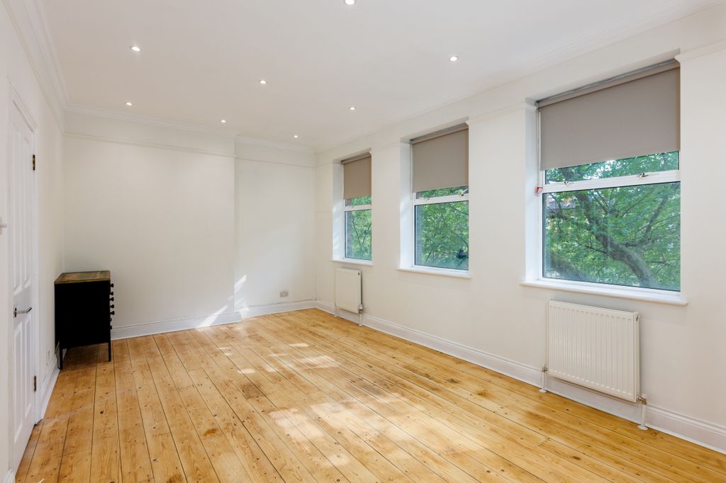 Property photo 1 of 10 Living Room