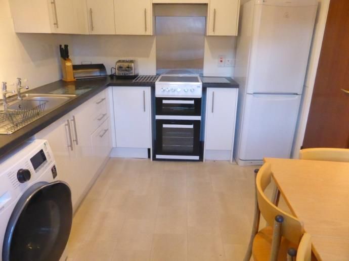 Property photo 1 of 11 Dining Kitchen