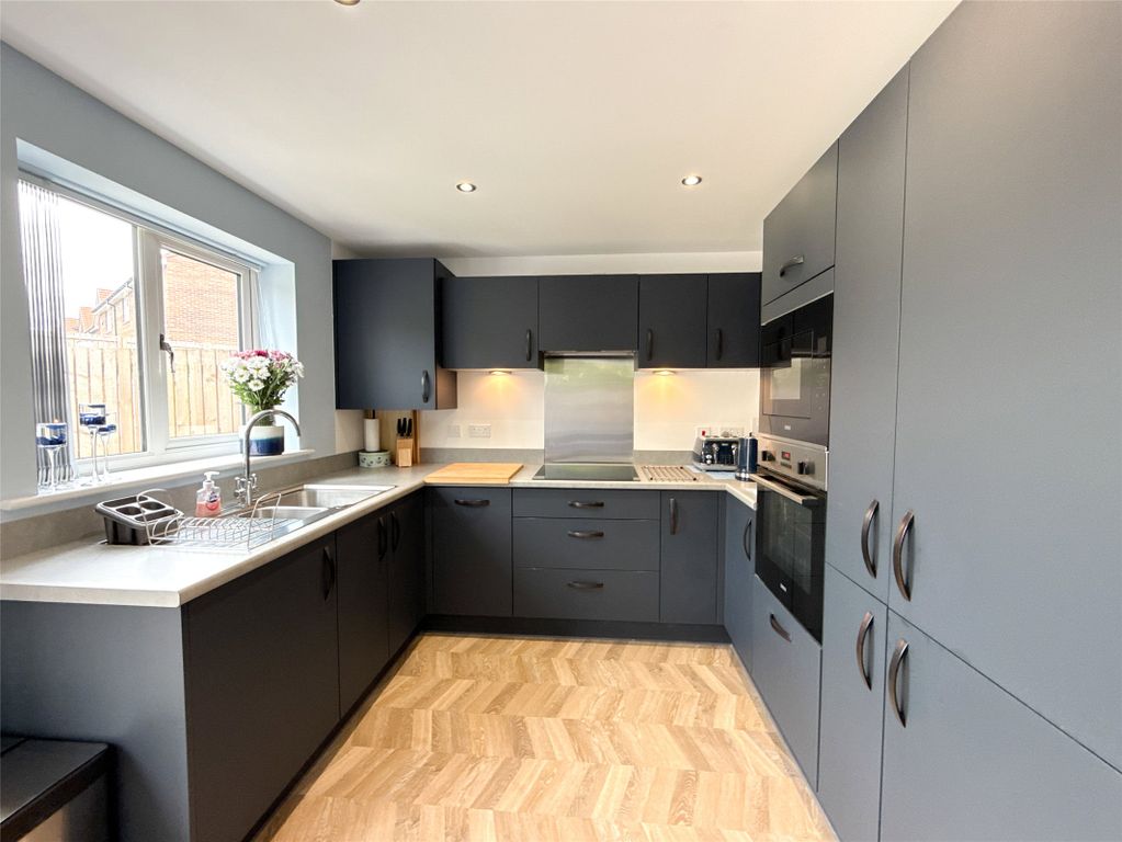 Property photo 2 of 25 Dining Kitchen