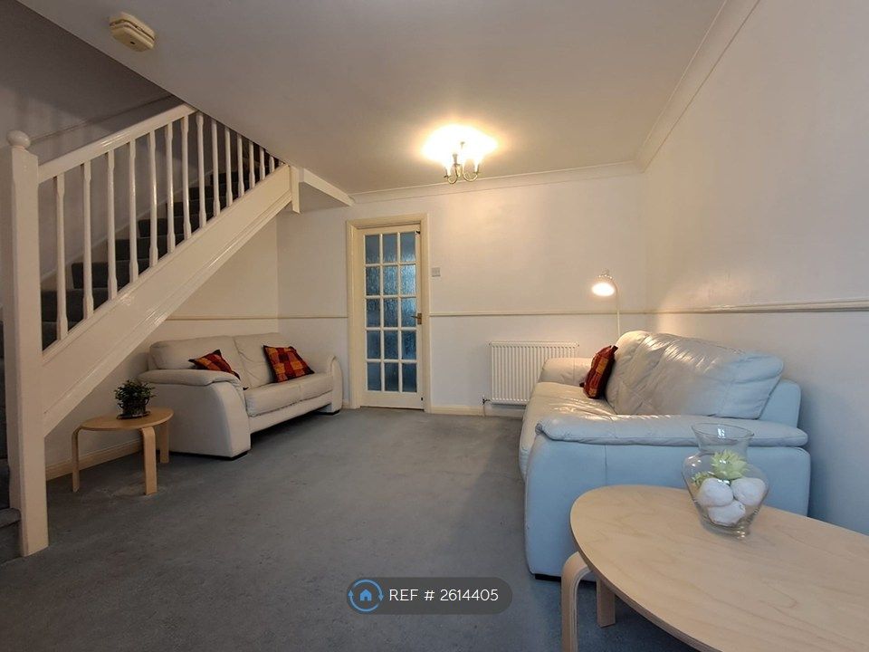 Property photo 3 of 18 Living Room