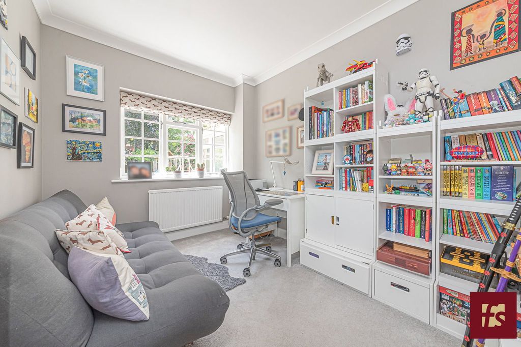 Additional image 8 of 5 bed detached house for saleTalisman Close, Crowthorne, Berkshire RG45